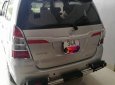 Toyota Innova 2.0E 2014 - Cần bán gấp Toyota Innova 2.0E đời 2014, màu bạc xe gia đình