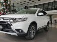 Mitsubishi Outlander 2.0 CVT Premium 2018 - Mitsubishi Outlander 2.0 CVT Premium 7 chỗ, màu trắng, giá tốt