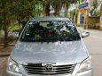 Toyota Innova 2.0E 2012 - Bán ô tô Toyota Innova 2.0E sản xuất 2012, màu bạc xe gia đình, 550tr