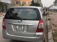 Toyota Innova 2012 - Cần bán gấp Toyota Innova đăng ký lần đầu 2012, màu bạc còn mới, giá tốt 550 triệu