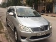 Toyota Innova 2.0E 2012 - Bán ô tô Toyota Innova 2.0E sản xuất 2012, màu bạc xe gia đình, 550tr