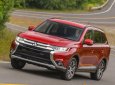 Mitsubishi Stavic 2018 - Cần bán Mitsubishi Outlander đời 2018, màu đỏ, giá 823tr