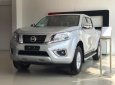 Nissan Navara E 2.5 MT 2WD 2017 - Bán Nissan Navara E 2.5 MT 2WD sản xuất 2017, màu bạc, xe nhập, giá chỉ 613 triệu