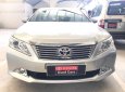 Toyota Camry 2.0E 2013 - Bán xe Toyota Camry 2.0E 2013/ĐK 2014, màu bạc, chạy 31.000Km