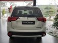 Mitsubishi Outlander 2.0 CVT Premium 2018 - Mitsubishi Outlander 2.0 CVT Premium 7 chỗ, màu trắng, giá tốt