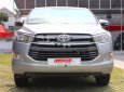 Toyota Innova 2.0E 2016 - Bán Toyota Innova 2.0E sản xuất 2016, màu bạc