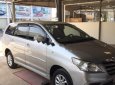 Toyota Innova E 2.0MT 2014 - Bán Toyota Innova E 2.0MT năm 2014, màu bạc còn mới