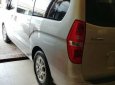 Hyundai Starex 2010 - Bán Hyundai Starex sản xuất năm 2010, màu bạc xe gia đình, 590 triệu