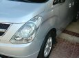 Hyundai Starex 2010 - Bán Hyundai Starex sản xuất năm 2010, màu bạc xe gia đình, 590 triệu