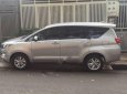 Toyota Innova 2.0E 2017 - Bán ô tô Toyota Innova 2.0E sản xuất năm 2017, màu bạc