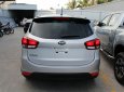 Kia Rondo 2017 - Cần bán xe Kia Rondo màu bạc đời 2018- Giá tốt nhất miền Tây