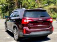 Kia Sorento 2016 - Cần bán xe Kia Sorento đời 2016 màu đỏ bản full GATH chạy lướt