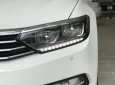 Volkswagen Passat GP 2016 - Cần bán Volkswagen Passat GP đời 2017, màu trắng, trả trước 400 triệu