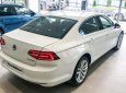 Volkswagen Passat GP 2016 - Cần bán Volkswagen Passat GP đời 2017, màu trắng, trả trước 400 triệu