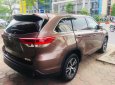 Toyota Highlander 2017 - Bán Toyota Highlander 2017 LE màu nâu sậm, xe mới 100%