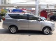 Toyota Innova 2.0G 2017 - Bán ô tô Toyota Innova 2.0G đời 2017, màu bạc, giá tốt