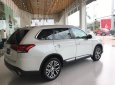 Mitsubishi Outlander 2.0 Premium 2018 - Cần bán Mitsubishi 2.0 Premium đời 2018, giá chỉ 941 triệu