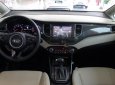 Kia Rondo 2.0 GATH 2018 - Bán ô tô Kia Rondo 2.0 GATH năm sản xuất 2018, màu bạc, giá chỉ 779 triệu