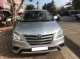 Toyota Innova E 2014 - Nhà cần thanh lý Innova 2014, số sàn màu bạc cọp