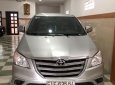 Toyota Innova 2.0E 2016 - Bán Toyota Innova 2.0E sản xuất 2016, màu bạc xe gia đình