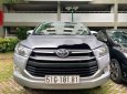 Toyota Innova  E 2018 - Cần bán Toyota Innova E sản xuất 2018, màu xám 
