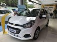 Chevrolet Spark 2018 - Bán Chevrolet Spark đời 2018, màu trắng, giá 359tr