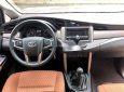 Toyota Innova  E  2018 - Cần bán lại xe Toyota Innova E đời 2018, màu bạc chính chủ, 910tr