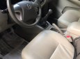 Toyota Innova 2.0E 2014 - Cần bán gấp Toyota Innova 2.0E năm sản xuất 2014, màu bạc chính chủ