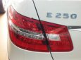 Mercedes-Benz E class E250 2012 - Cần bán gấp Mercedes E250 sản xuất 2012, màu trắng