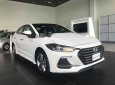 Hyundai Elantra 2018 - Cần bán xe Hyundai Elantra sản xuất 2018, màu trắng, 559tr