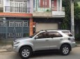 Toyota Fortuner v 2010 - Bán Toyota Fortuner v sản xuất năm 2010, màu bạc xe gia đình