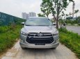 Toyota Innova E MT 2016 - Cần bán Toyota Innova E MT năm 2016, màu bạc