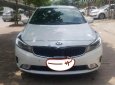 Kia Cerato 1.6 2017 - Cần bán xe Kia Cerato 1.6 2017, màu trắng số tự động 