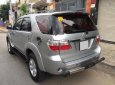 Toyota Fortuner v 2010 - Bán Toyota Fortuner v sản xuất năm 2010, màu bạc xe gia đình