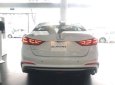 Hyundai Elantra 2018 - Cần bán xe Hyundai Elantra sản xuất 2018, màu trắng, 559tr