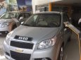 Chevrolet Aveo MT 2018 - Cần bán xe Chevrolet Aveo LT sản xuất 2018, màu bạc, giảm 60 triệu - trả trước 80 triệu nhận xe