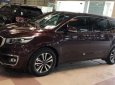 Kia Sedona DATH 2.2 2016 - Bán ô tô Kia Sedona DATH 2.2 sản xuất năm 2016, màu đỏ còn mới