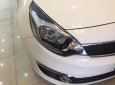 Kia Rio 2015 - Cần bán xe Kia Rio đời 2015 màu trắng, xe nhập khẩu cực đẹp