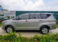 Toyota Innova E MT 2016 - Cần bán Toyota Innova E MT năm 2016, màu bạc