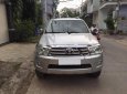 Toyota Fortuner v 2010 - Bán Toyota Fortuner v sản xuất năm 2010, màu bạc xe gia đình