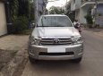 Toyota Fortuner V 2010 - Muốn bán Fortuner 2010 màu bạc, số tự động