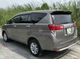 Toyota Innova 2.0E 2017 - Bán Toyota Innova 2.0E đời 2017, màu vàng cát