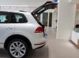 Volkswagen Touareg 2018 - Bán xe Volkswagen Touareg gía tốt, giao xe ngay, hỗ trợ ngân hàng 80% giá trị xe