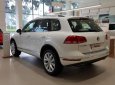 Volkswagen Touareg 2018 - Bán xe Volkswagen Touareg gía tốt, giao xe ngay, hỗ trợ ngân hàng 80% giá trị xe