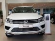 Volkswagen Touareg 2018 - Bán xe Volkswagen Touareg gía tốt, giao xe ngay, hỗ trợ ngân hàng 80% giá trị xe