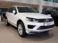 Volkswagen Touareg 2018 - Bán xe Volkswagen Touareg gía tốt, giao xe ngay, hỗ trợ ngân hàng 80% giá trị xe