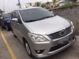 Toyota Innova 2.0E 2013 - Bán xe Toyota Innova 2.0E 2013, màu bạc, giá cả thương lượng