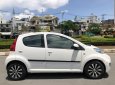 Peugeot 107 2011 - Bán Peugeot 107 nhập mới 2011, số tự động 6 cấp, 4 túi khí an toàn, nội thất xám