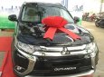 Mitsubishi Outlander 2018 - Bán Mitsubishi Outlander 2.0 Premium, tặng bộ body kits (6 món), BHVC, Film LLumar, sàn simili. LH: 0907578118