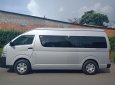 Toyota Hiace 2017 - Cần bán gấp Toyota Hiace đời 2017, màu bạc, nhập khẩu nguyên chiếc còn mới, giá tốt